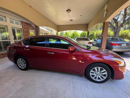 Red 2015 Nissan Altima 2.5 S