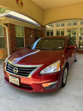 Red 2015 Nissan Altima 2.5 S