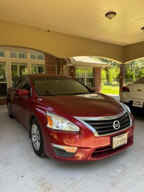 Red 2015 Nissan Altima 2.5 S