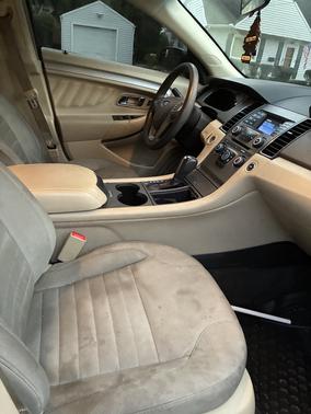 2014 Ford Taurus SE