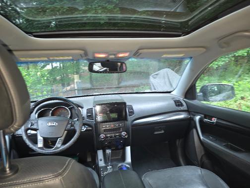 Gray 2013 Kia Sorento SX