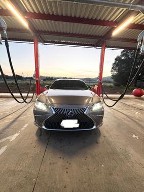 2020 Lexus ES 300h Base