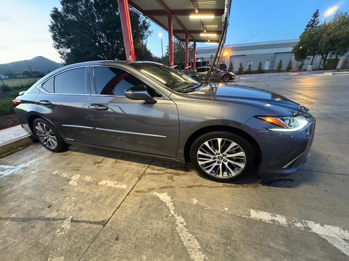 2020 Lexus ES 300h Base