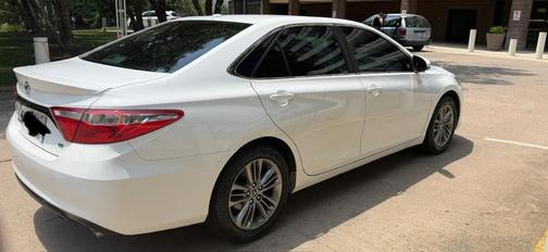 White 2016 Toyota Camry SE