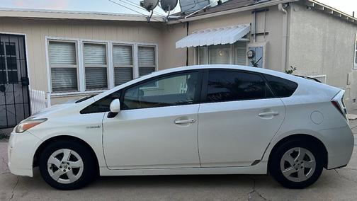 White 2010 Toyota Prius III