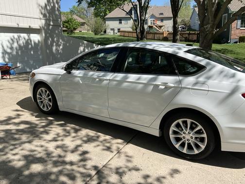 White 2017 Ford Fusion SE