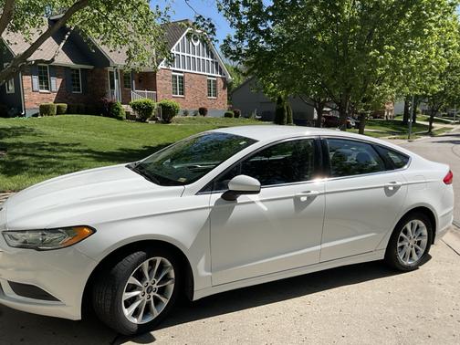 White 2017 Ford Fusion SE
