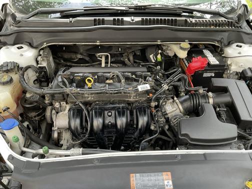 White 2017 Ford Fusion SE