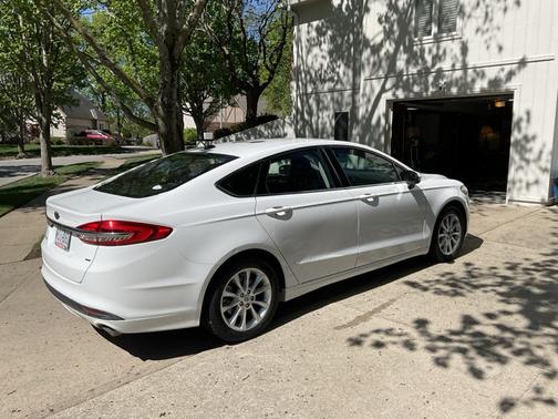 White 2017 Ford Fusion SE