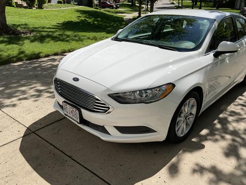 White 2017 Ford Fusion SE