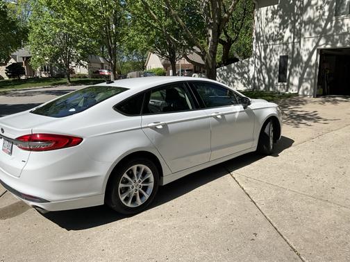 White 2017 Ford Fusion SE