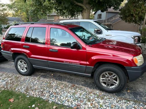 Red 2004 Jeep Grand Cherokee Laredo