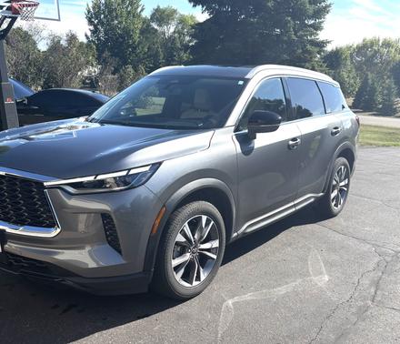 Silver 2023 INFINITI QX60 LUXE