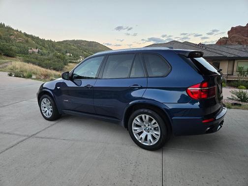 Blue 2013 BMW X5 xDrive50i