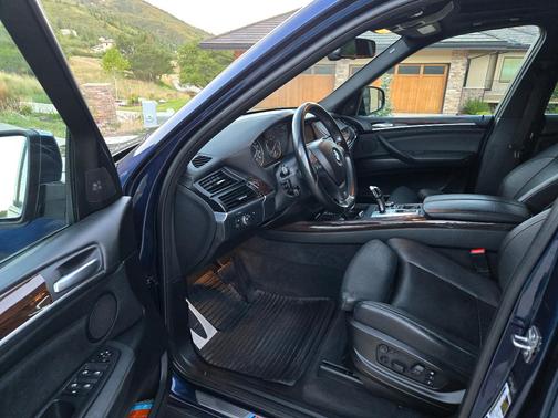 Blue 2013 BMW X5 xDrive50i