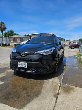 Black 2020 Toyota C-HR XLE