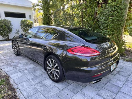 2015 Porsche Panamera 2