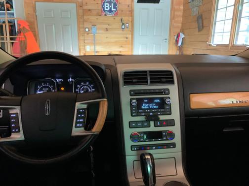 Photo 1 of 9 of 2008 Lincoln MKX Base
