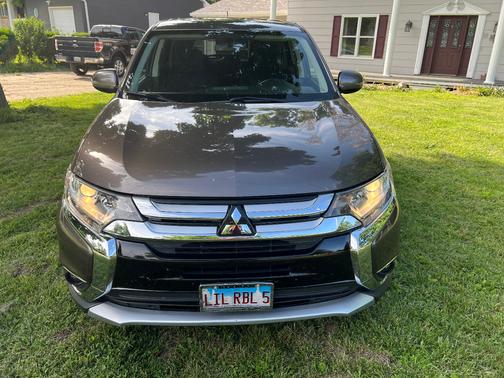 Brown 2016 Mitsubishi Outlander SE