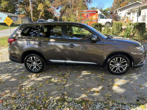 2016 Mitsubishi Outlander SE