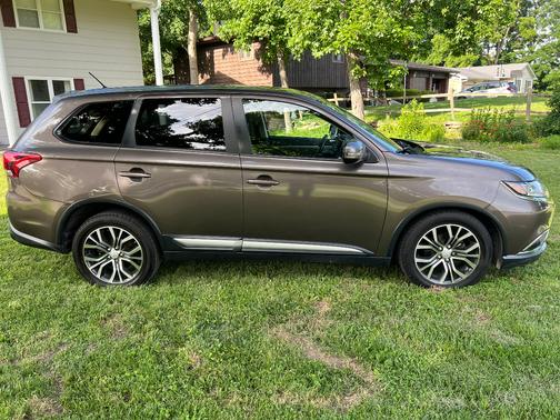 Brown 2016 Mitsubishi Outlander SE
