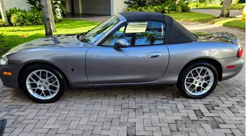2002 Mazda MX-5 Miata SE
