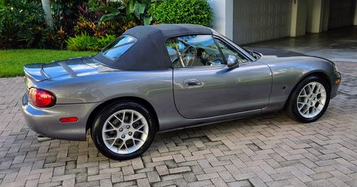 2002 Mazda MX-5 Miata SE