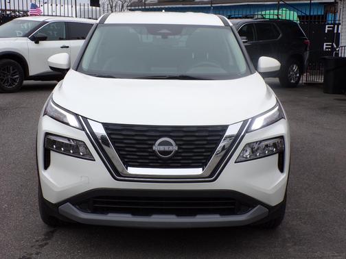 White 2023 Nissan Rogue SL