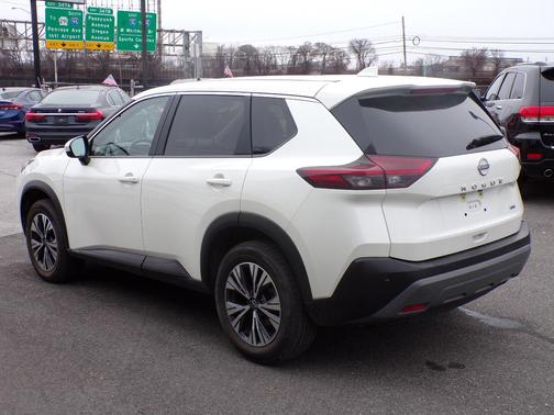 White 2023 Nissan Rogue SL