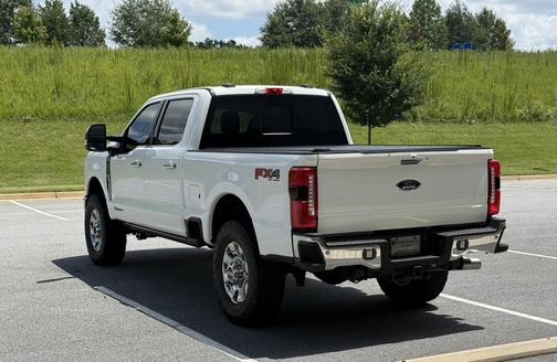 White 2024 Ford F-250 Lariat