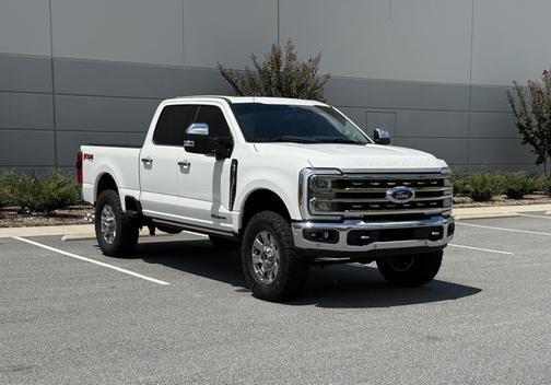 White 2024 Ford F-250 Lariat