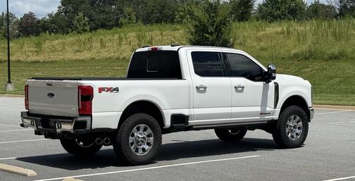 White 2024 Ford F-250 Lariat