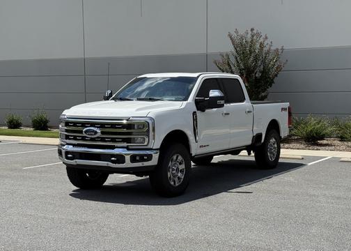 White 2024 Ford F-250 Lariat