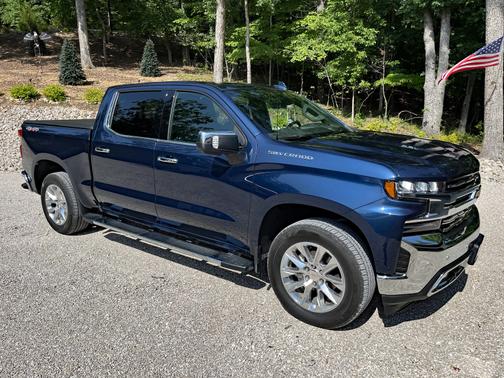 Photo 2 of 10 of 2021 Chevrolet Silverado 1500 LTZ