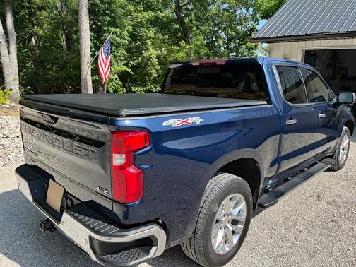 Photo 3 of 10 of 2021 Chevrolet Silverado 1500 LTZ