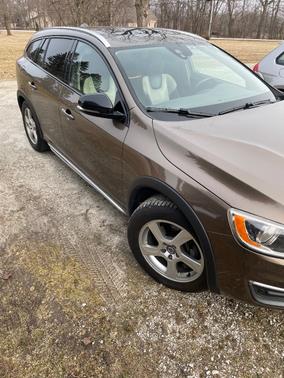 2016 Volvo V60 Cross Country T5