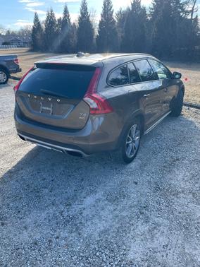 2016 Volvo V60 Cross Country T5