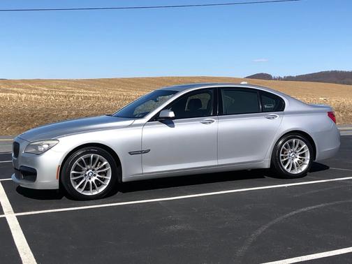 2011 BMW 750 i xDrive