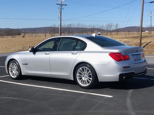 2011 BMW 750 i xDrive