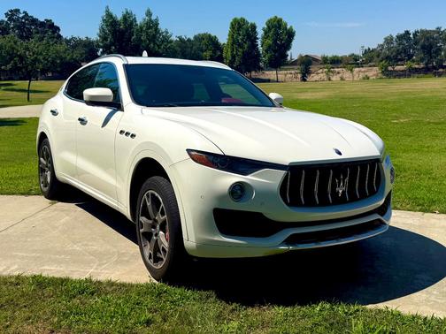White 2017 Maserati Levante S