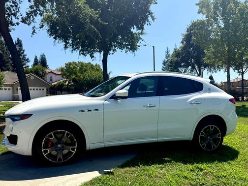 White 2017 Maserati Levante S