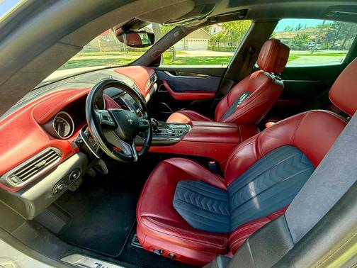White 2017 Maserati Levante S