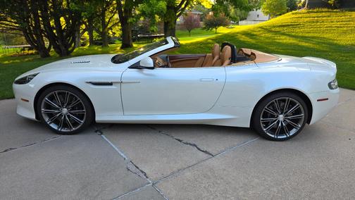 White 2015 Aston Martin DB9 Volante