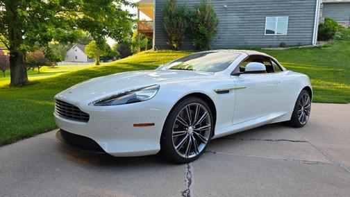 White 2015 Aston Martin DB9 Volante