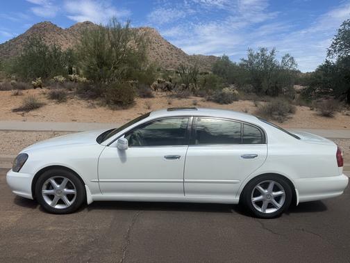 White 2002 INFINITI Q45 Base
