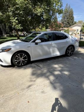 White 2020 Toyota Camry Hybrid SE