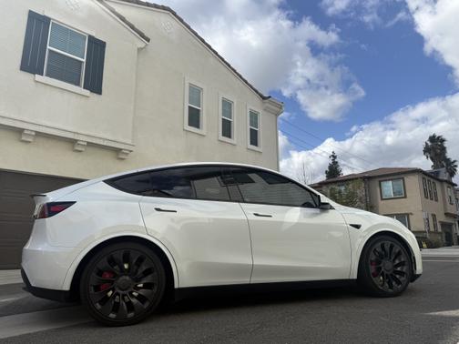 2023 Tesla Model Y Performance