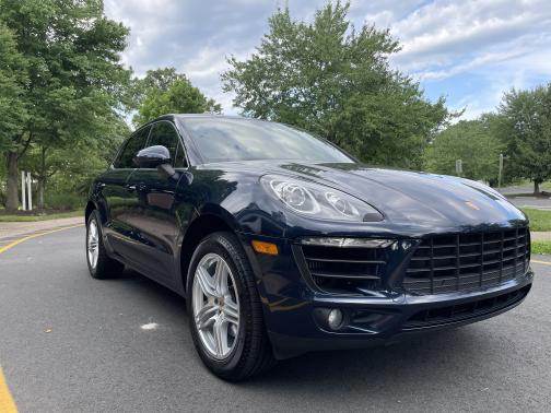 Photo 4 of 18 of 2017 Porsche Macan S