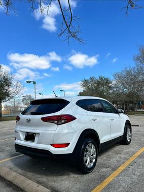 2018 Hyundai TUCSON SE