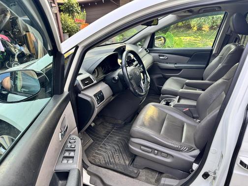 White 2014 Honda Odyssey EX-L